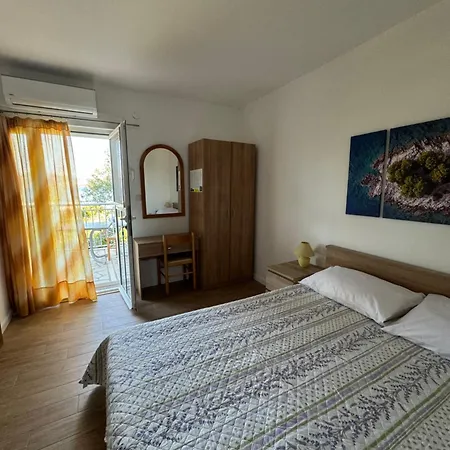 Apartment Mediterranean Seaside - Deak