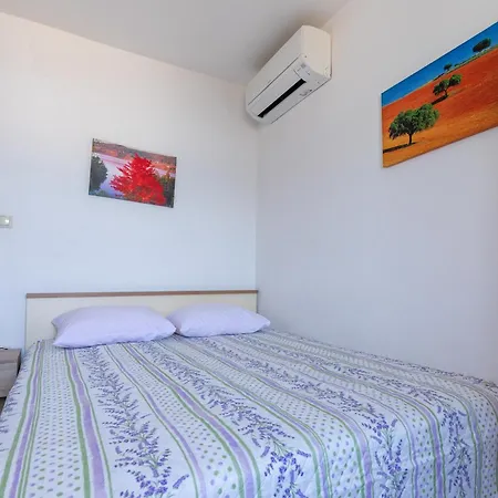 Apartment Mediterranean Seaside - Deak