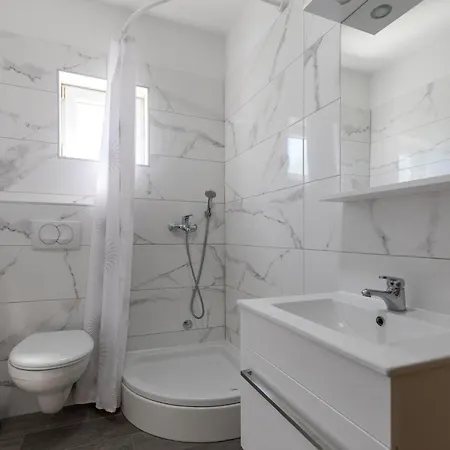 Mediterranean Seaside - Deak Apartment *