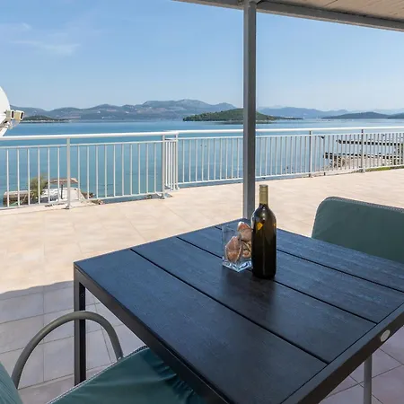 Apartment Mediterranean Seaside - Deak